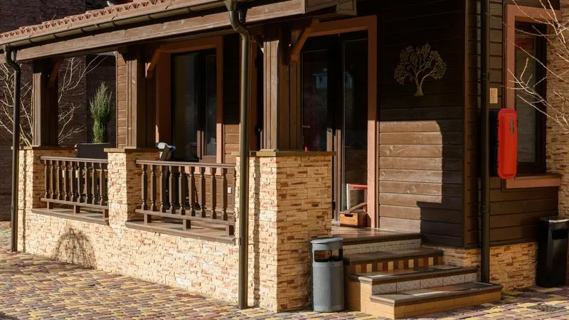 Какой камень выбрать для фасада частного дома