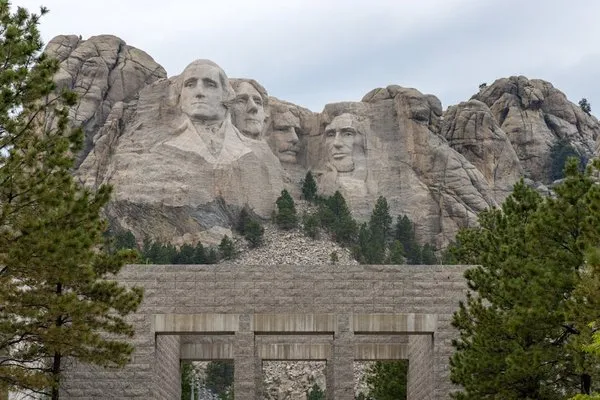 Замковые камни