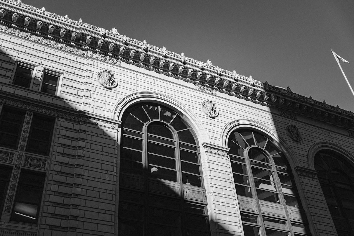 Гранит на фасаде здания — облицовка