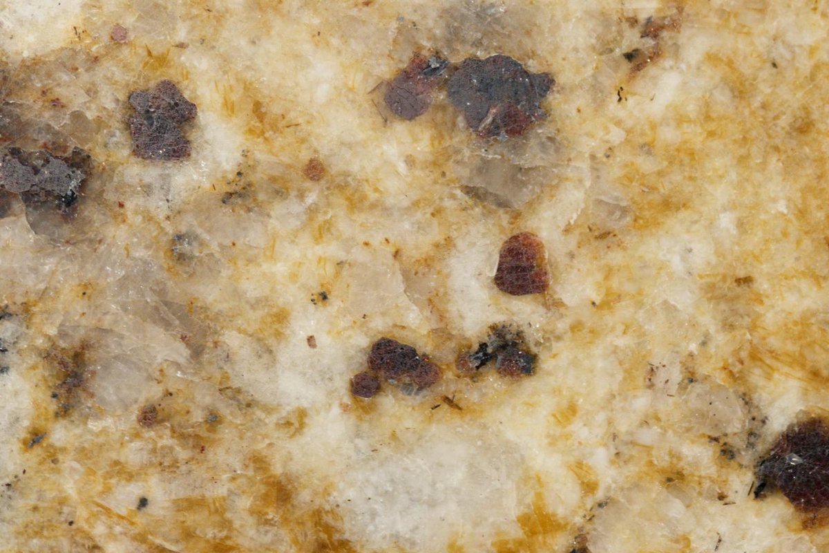 Коричневый гранит — Tan Brown из Индии