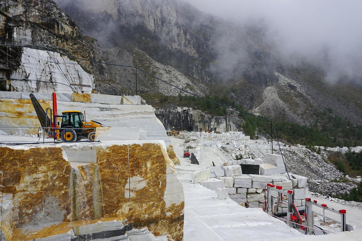 Добыча мрамора на карьере — алмазно-канатная резка блоков