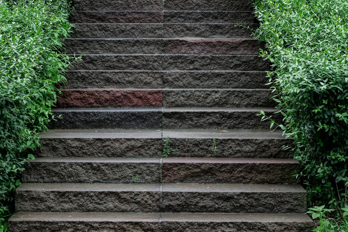 Садовая дорожка из сланцевой лещадки