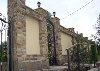 Забор из песчаника