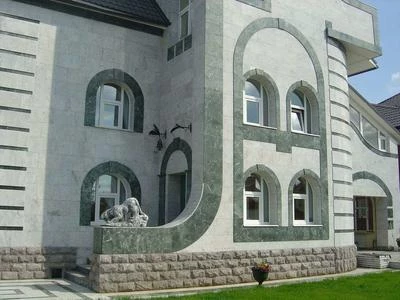 Фасад из мрамора
