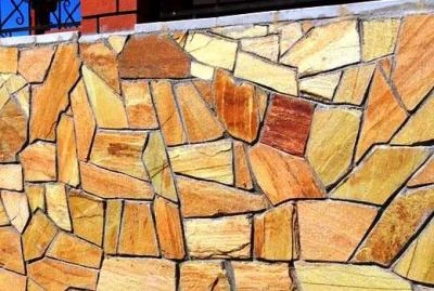 Цоколь из песчаника оранжевого