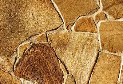 Фасад из песчаника рваного