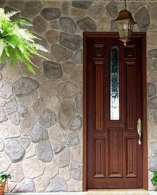 Фасад из песчаника бутового