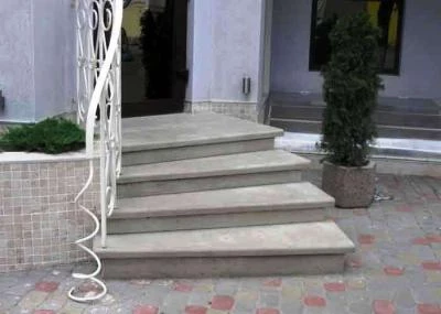 Ступени из песчаника неправильной формы