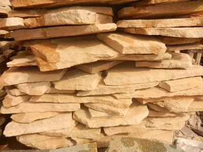 Карниз из песчаника светло-желтого