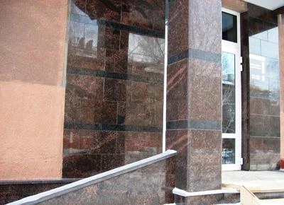 Красный облицовочный мрамор