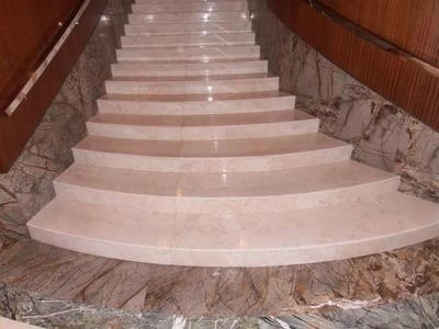 Лестница из мрамора эркерная