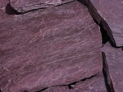 Фасад из сланца фиолетовых оттенков