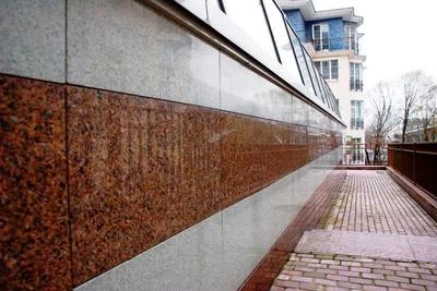 Фасад из гранита