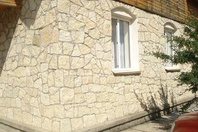 Цоколь из известняка